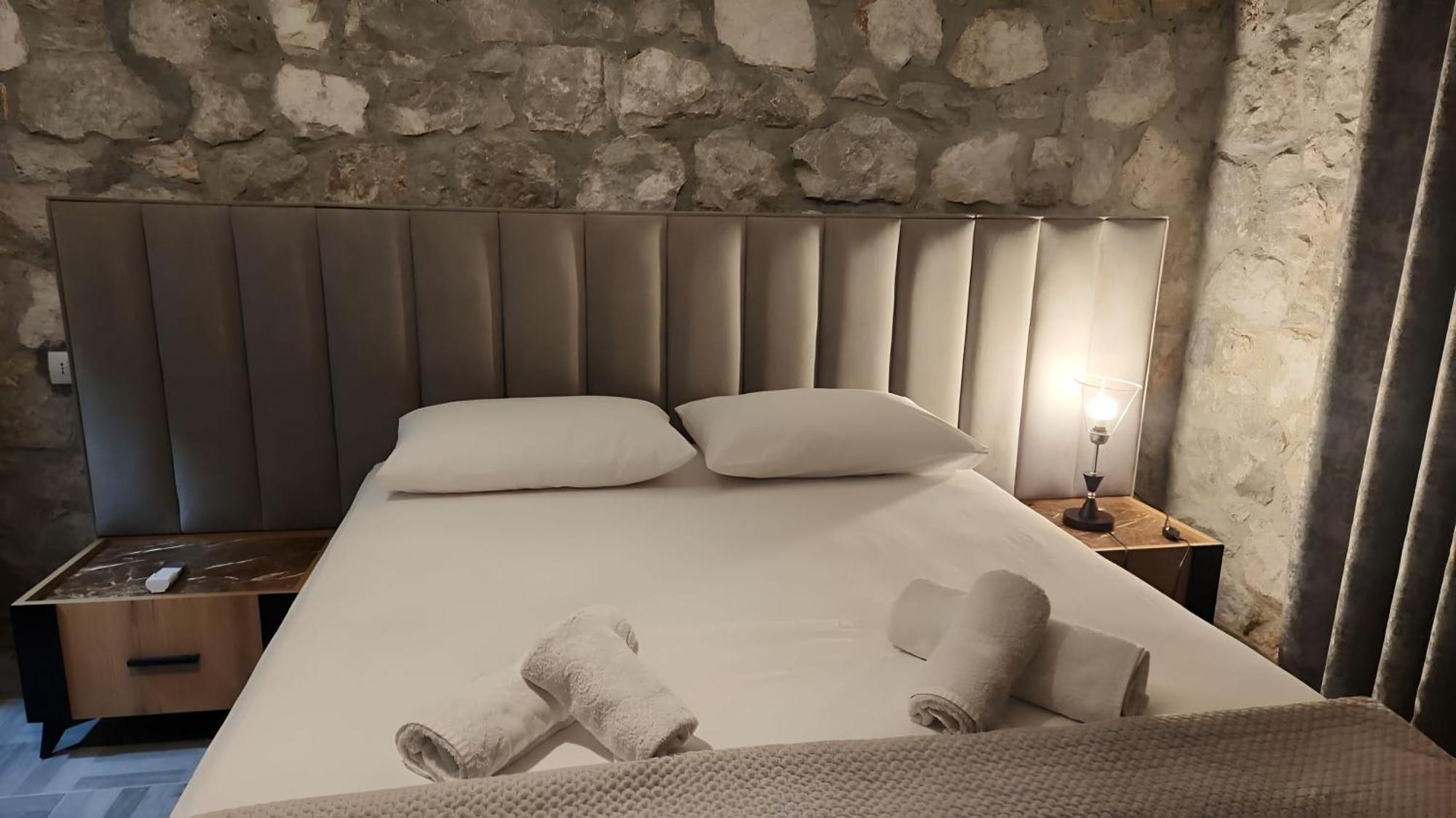 Hyka Stone House Shkoder Bed & Breakfast ภายนอก รูปภาพ