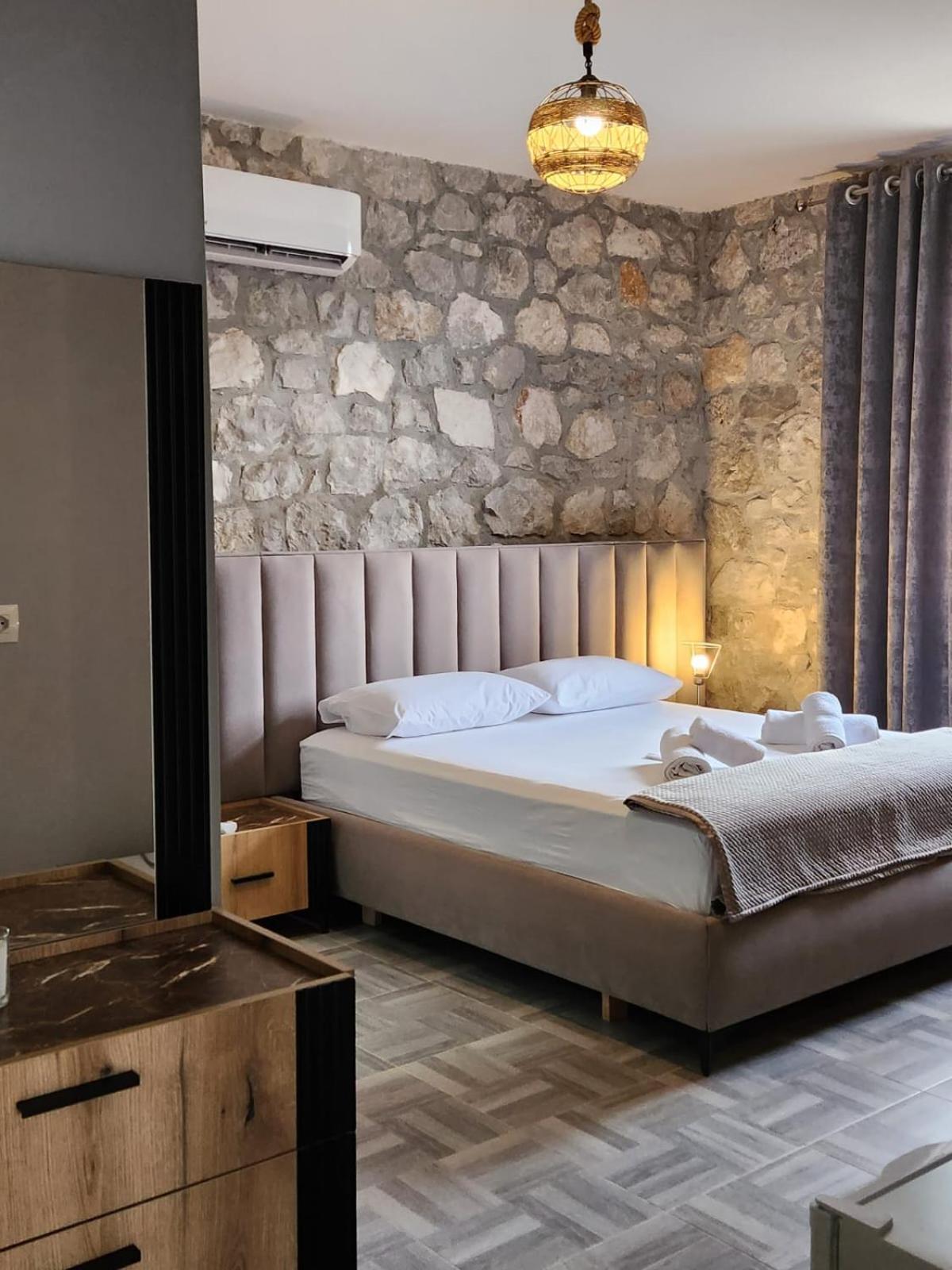 Hyka Stone House Shkoder Bed & Breakfast ภายนอก รูปภาพ